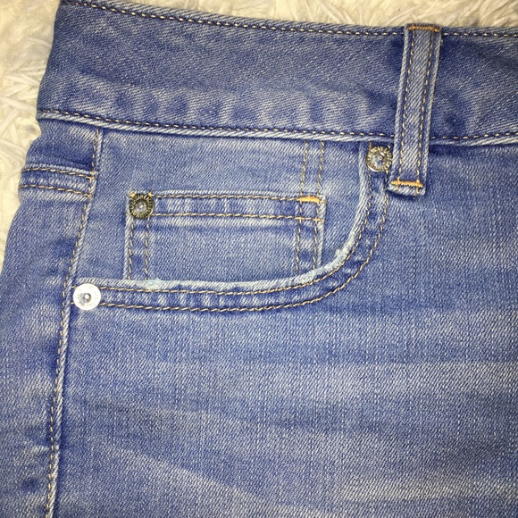 𝗦𝗸𝘆 𝗕𝗹𝘂𝗲 𝗦𝗵𝗼𝗿𝘁 𝗦𝗵𝗼𝗿𝘁𝘀 - Picture 3 of 8